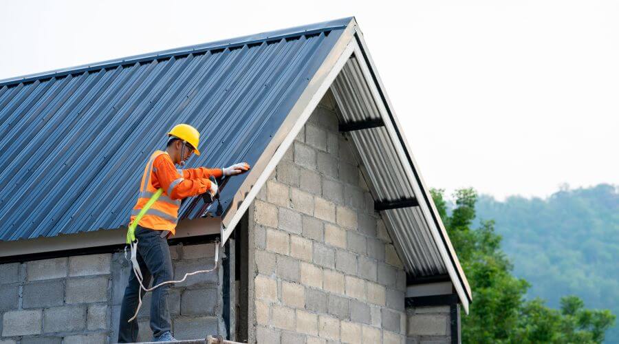 Professional gutter cleaning in Edwards, MO
